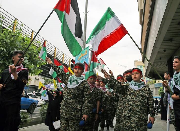 حضور پرشور تهرانی‌ها در راهپیمایی/ امضای طومار برای مقابله با جنایات رژیم صهیونیستی/ سردار سلامی: فلسطین هر روز درخشان تر در صحنه سیاسی عالم 