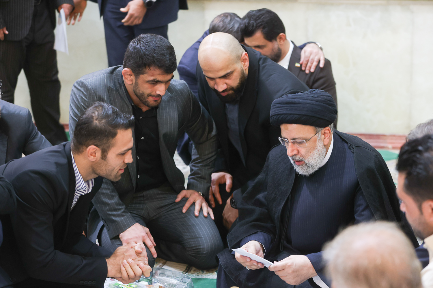 عکس/ بولدوزر در کنار رئیسی