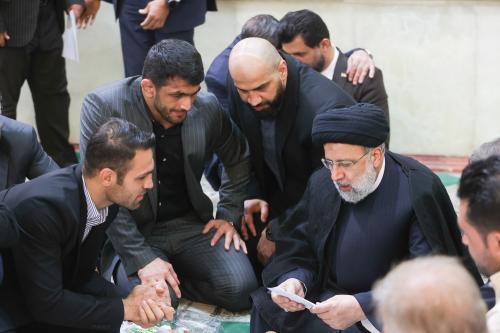 عکس/ بولدوزر در کنار رئیسی