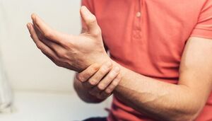  چرا دست و پا دچار گزگز کردن و خواب رفتگی می‌شود؟