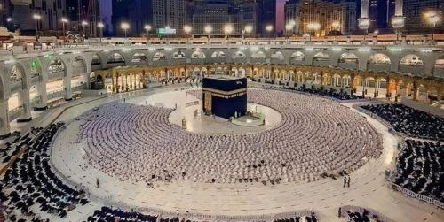 لمس کعبه در حج تمتع امسال ممنوع است