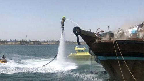 پرواز آتش نشانان در دبی برای مهار آتش