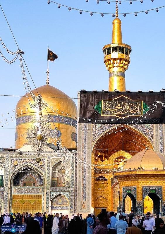 عکس/ نصب کتیبه «یا صادق آل محمد» در حرم رضوی