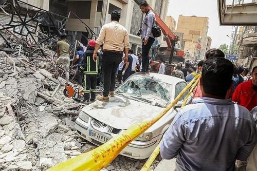 ۳۸ نفر در حادثه متروپل مفقود هستند/ تکذیب بیرون آوردن یک نفر زنده از زیر آوار متروپل 