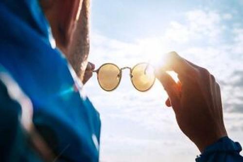 عینک آفتابی خوب و استاندارد چجوری بخریم؟