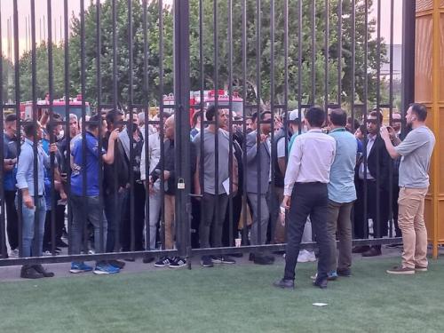  پیشکسوتان استقلال پشت در ماندند