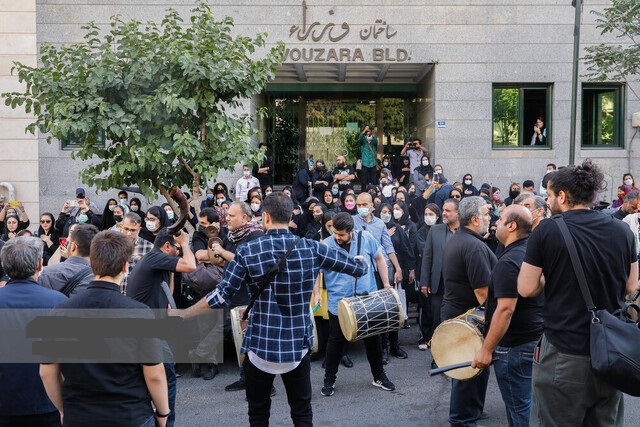 برگزاری مراسم یادبود جانباختگان ریزش متروپل در تهران