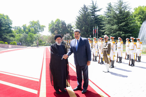  فیلم/ استقبال رئیسی از رئیس‌جمهور ونزوئلا