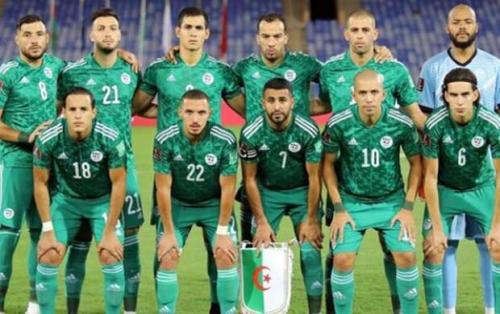 حضور بازیکنان رقیب ایران در نماز جمعه +فیلم