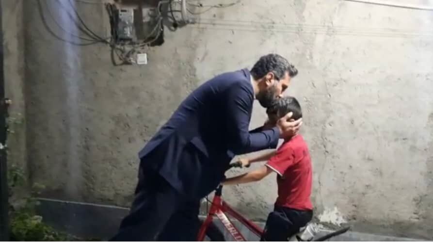  پاسخ رئیسی به نامه‌ی یک‌خطی پسربچه‌ی اصفهانی