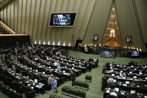 بررسی نمایش مخاطب در کمیسیون فرهنگی مجلس با حضور مسئولان ارشاد/ تقدیر از مطالبه گری مردم و رسانه ها برای برخورد با تئاتر غیر اخلاقی