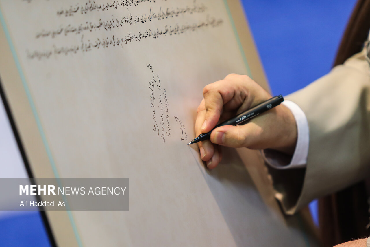 عکس/ دستخط رئیس سازمان تبلیغات