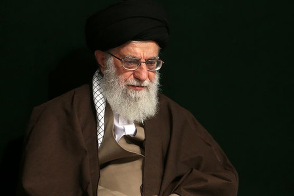 زمزمه خاصه امام رضا(ع) توسط رهبرانقلاب