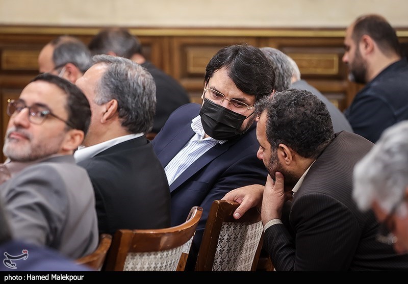 عکس/ درگوشی بانکی پور با بذرپاش