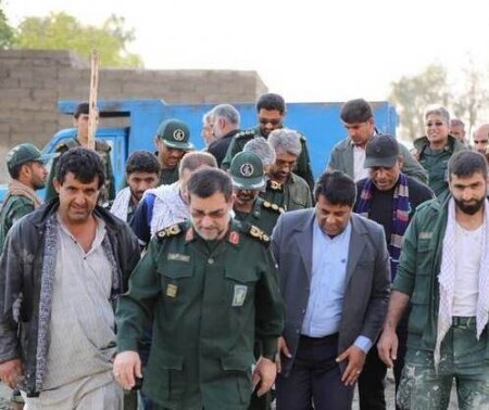  فرمانده نیروی دریایی سپاه از مناطق زلزله زده هرمزگان بازدید کرد