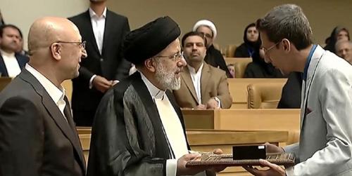  رئیس جمهور از برگزیدگان جشنواره فارابی تجلیل کرد