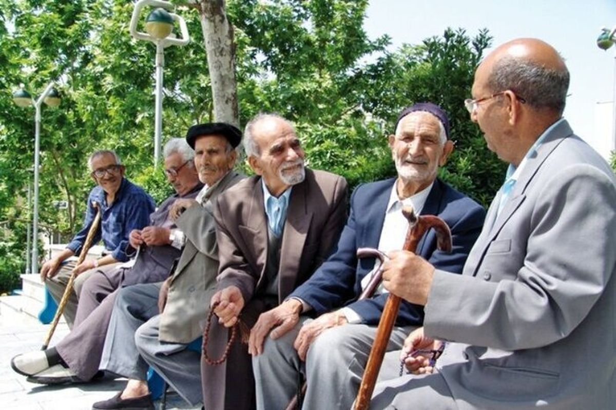 انتقاد تند عضو کانون بازنشستگان به مخبر