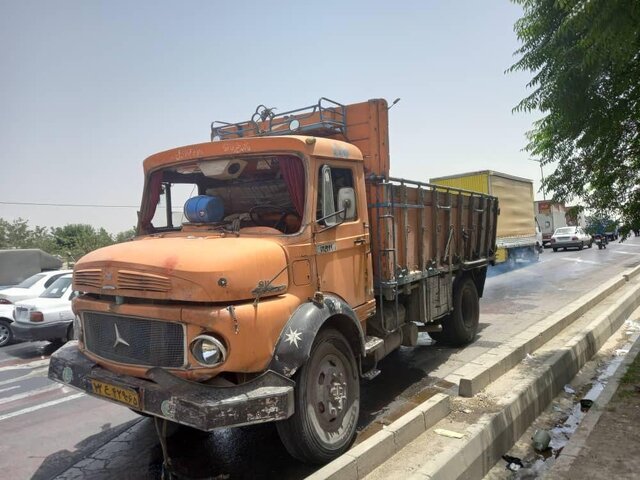  کامیون بنز بزرگراه آزادگان را به هم ریخت