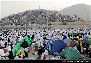 مراسم دعای عرفه در سرزمین عرفات 