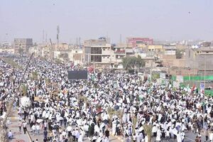 حضور طرفداران مقتدی صدر در نماز جمعه بغداد 