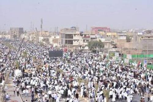 حضور طرفداران مقتدی صدر در نماز جمعه بغداد 