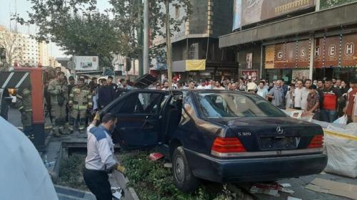  جزئیات تصادف بنز تشریفات در خیابان ولیعصر(عج)/ اعلام دلیل حادثه