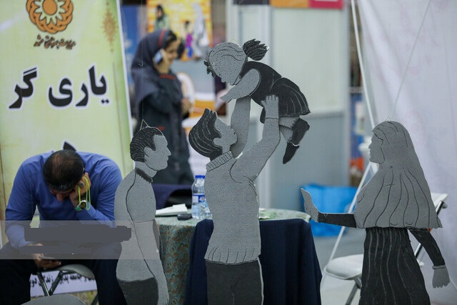 نمایشگاهی مردمی که دولتمردان از آن بازدید می‌کنند