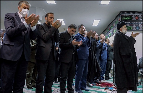 عکس/ اقتدای مجلسی‌ها به رئیسی