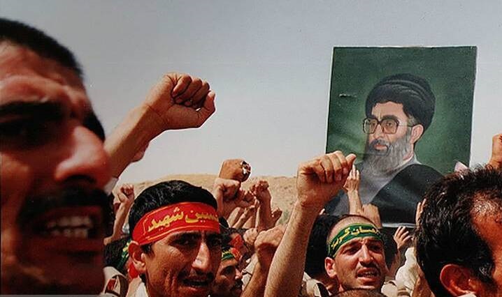 عکس/ سالروز بازگشت آزادگان سرافراز به میهن