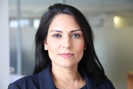  وزیر کشور انگلیس استعفا داد