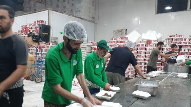 پخت روزانه ۲۰۰۰ پرس غذای گرم در کرمانشاه در پی بازگشت زوار