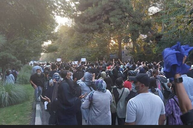  برگزاری تجمع در اعتراض به عملکرد گشت ارشاد