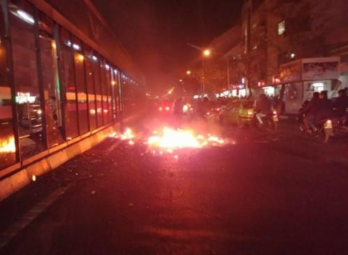 دستگیری ۹ تبعه بیگانه و ۷۷ نفر از عوامل گروهک‌های معاند/ نقش تجزیه‌طلبان در آشوب‌ها/ اوباش در کانون تخریب اموال عمومی 