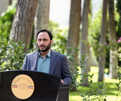 حداکثر افزایش حقوق کارکنان و بازنشستگان ۲۰ درصد و پلکانی است