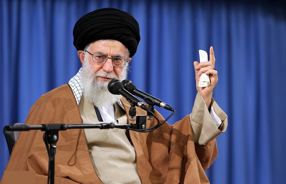 ایستادیم و پیش رفتیم؛ غلط میکند کسی فکر کندن درخت تناور جمهوری اسلامی را هم بکند/ نقشه سیاسی دنیا در حال تغییر است/ امت اسلامی به شرط اتحاد میتواند در دنیای جدید جایگاه رفیعی داشته باشد
