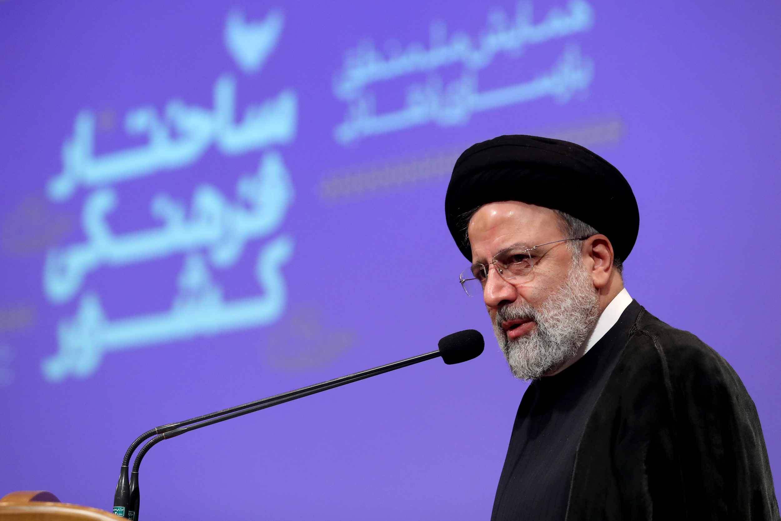 رئیسی:توفان جنگ سایبری کشوری را که مبانی فرهنگی غنی و مستحکمی داشته باشد، تکان نخواهد داد