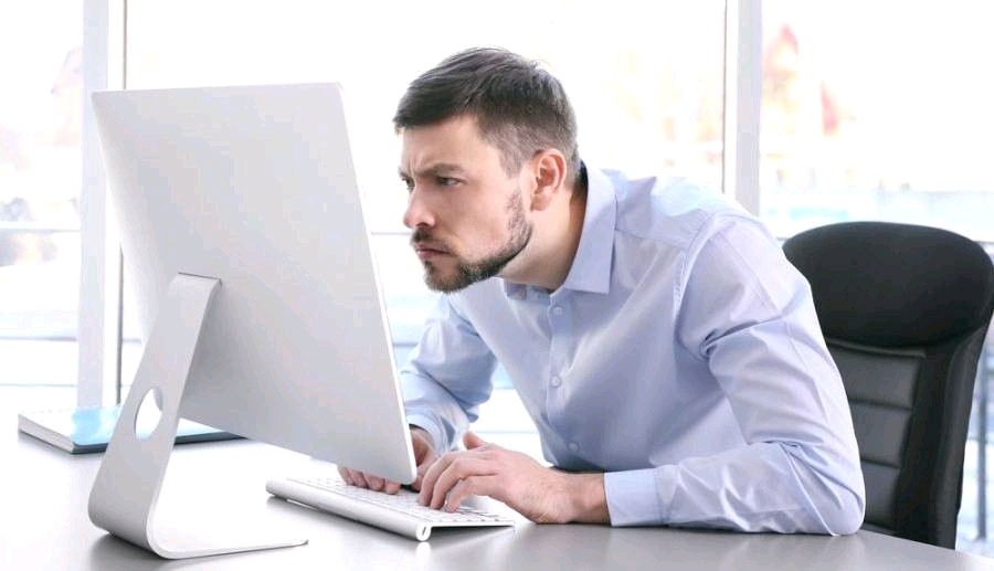 عوارض خیره شدن به مانیتور چیست؟