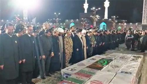 عکس/ اقامه نماز باشکوه برای شهدای شاهچراغ در حرم رضوی