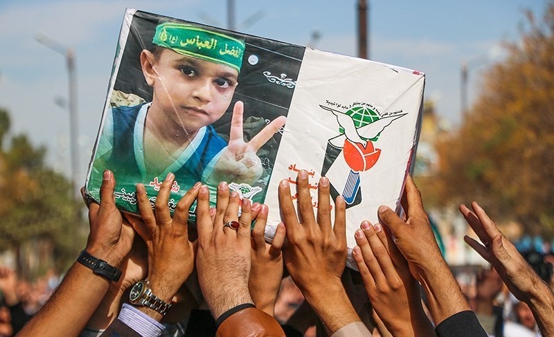 عکس/ تشییع پیکر دانش‌آموز شهید در کرمان 