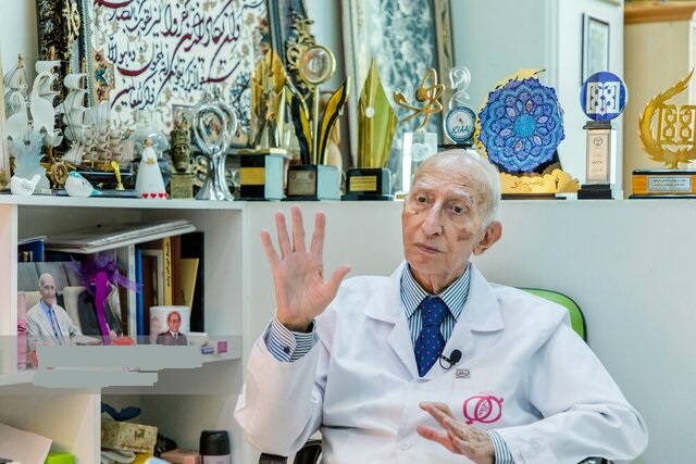  پروفسور فرهود: من در سلامت هستم
