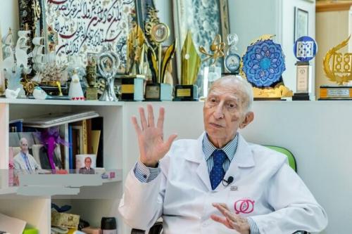  پروفسور فرهود: من در سلامت هستم