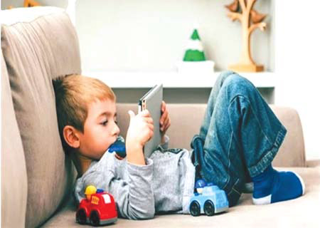  ۶ نتیجه منفی نادیده گرفتن احساسات دوران کودکی