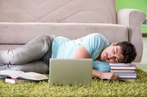 عادت‌های نادرست چُرت زدن