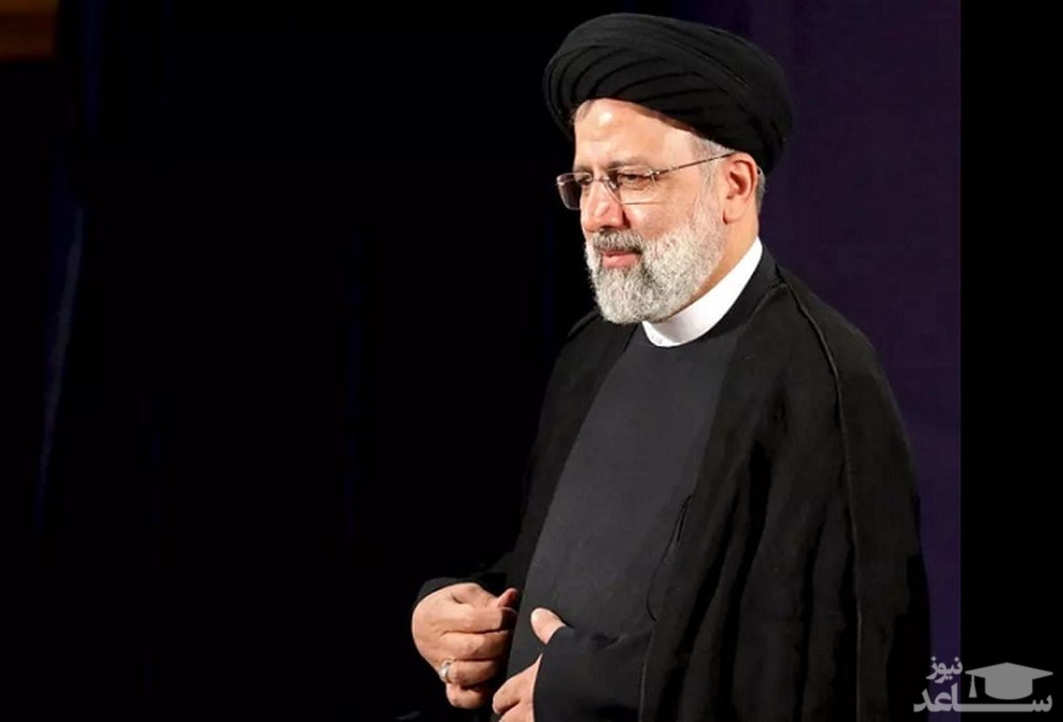  فیلم/ بازدید رئیسی از رژه یگان‌های نمونه نیروی دریایی ارتش
