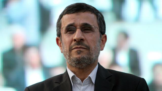 چه کسانی به افطاری احمدی نژاد رفتند؟