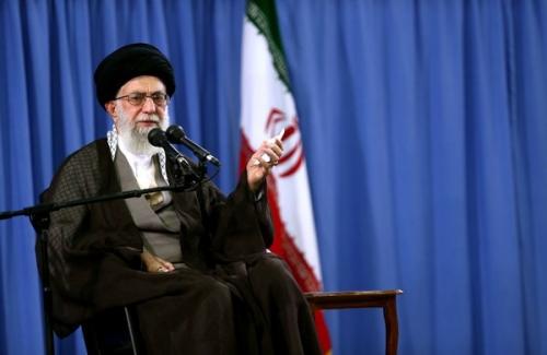 رهبر انقلاب:استفاده از فرصت و ظرفیت‌های عظیم دریا به فرهنگ عمومی در کشور تبدیل شود/استمرار دریانوردی در آبهای دوردست و بین‌المللی لازم است