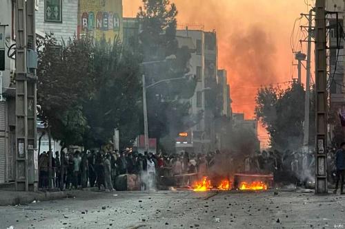 چه عواملی باعث شد لیدر بازنشسته اصلاحات به صحنه آشوب بازگردد؟ / تحلیل عنصر امنیتی نزدیک به روحانی درباره اغتشاشات اخیر!