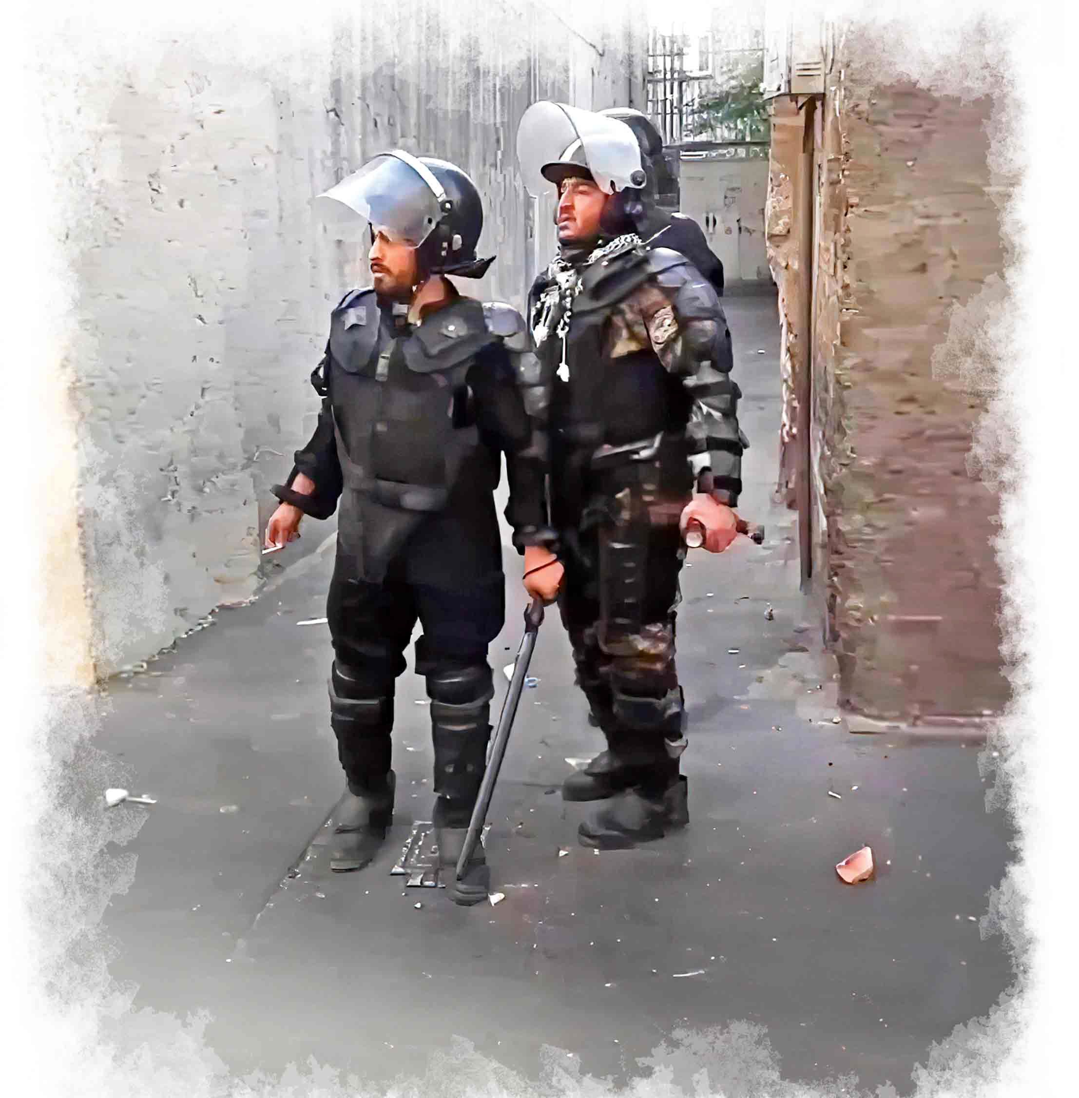 پلیس‌نماها شناسایی نشدند؟