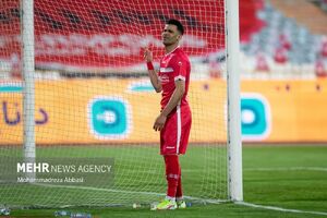 گروکشی مهاجم مصدوم با پرسپولیس