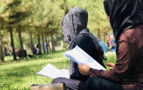 فحش این کار هم به جمهوری اسلامی می‌دهند!